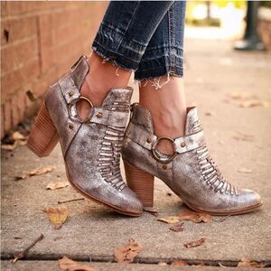 Seychelles Impossible Metallic Pewter Silver Ankle Boots Heeled Booties Anthro